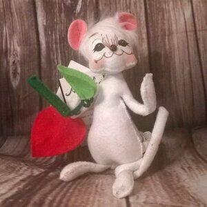 6" Annalee Growing Heart Female White Mouse Valentines Day NWT